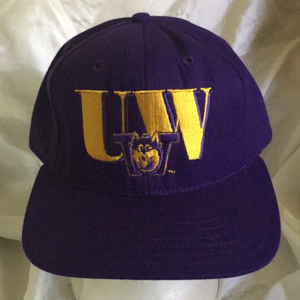 Vintage Washington Huskies fitted hat size 7 1/2